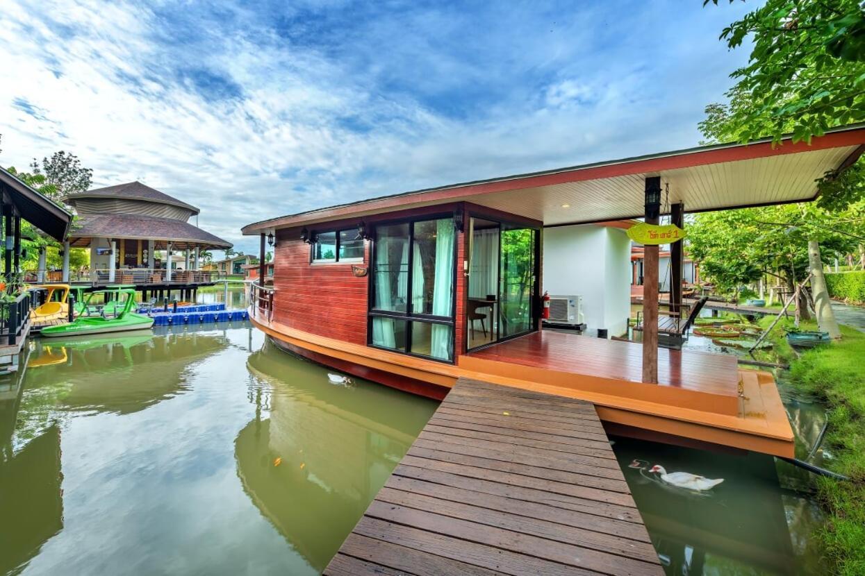 Boathouse Boutique Riverside Talat Amphoe Nakhon Chai Si Bagian luar foto